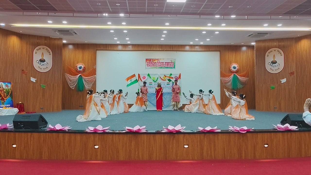 सारस्वती विद्या मंदिर, मंदसौर में स्वतंत्रता दिवस समारोह: देशभक्ति की उमंग से सजी प्रांगण